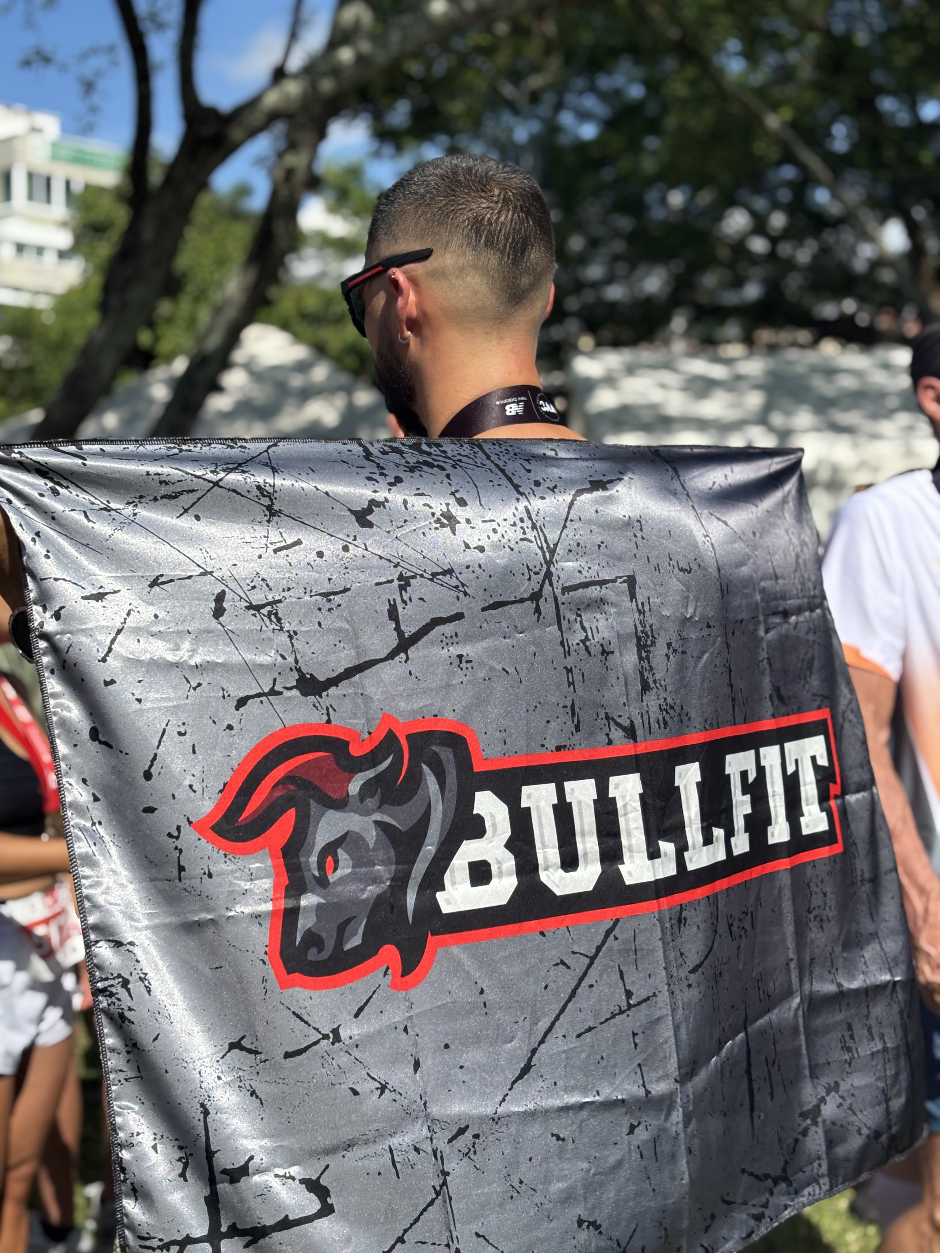 Fundador BullFit con la bandera